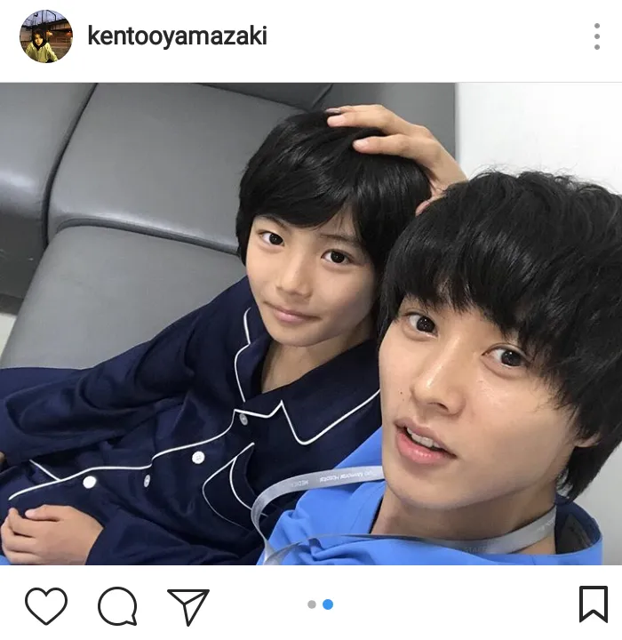 【写真を見る】ホントに兄弟みたい！山崎賢人＆城桧吏のそっくりイケメン2ショット