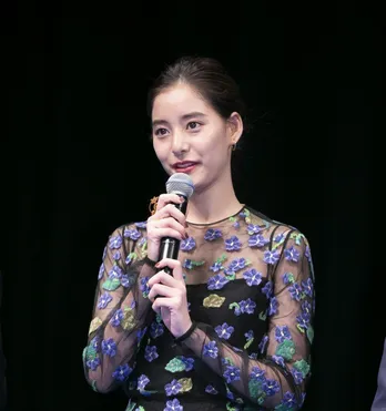 新木優子、ソックリな美女と“鏡”のような2SHOT公開!「双子みたい!!」