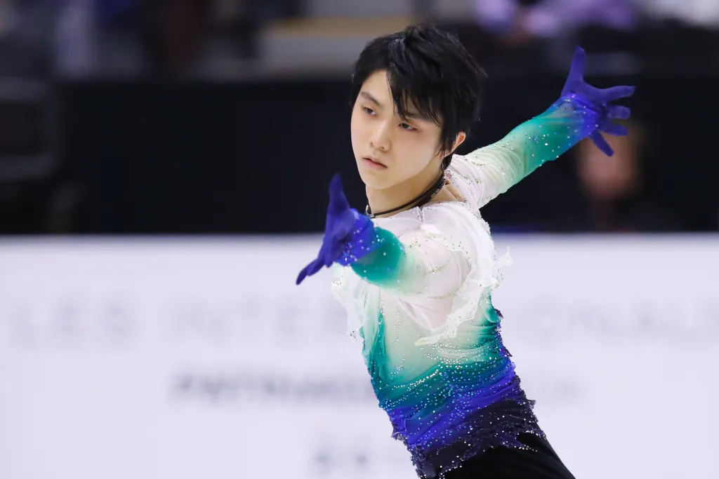 【写真を見る】氷上で華麗な“演技”を披露する羽生結弦選手