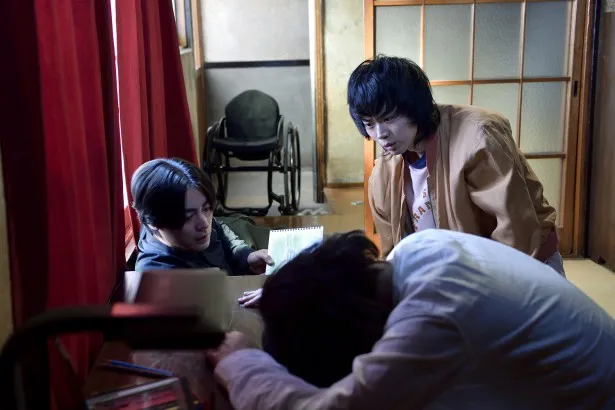 第4話では、かつて天才超能力少年として一世を風靡(ふうび)した35歳の日暮裕司(野田洋次郎)の依頼を調査する