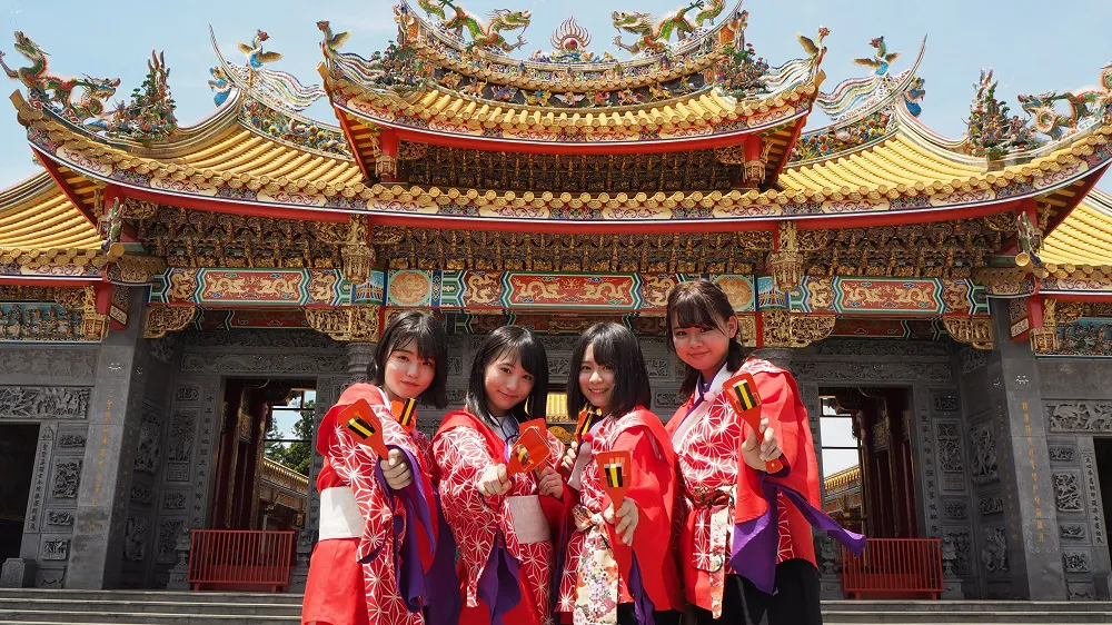【写真を見る】対決の舞台は、台湾の宮大工が15年かけて建設したという「聖天宮」