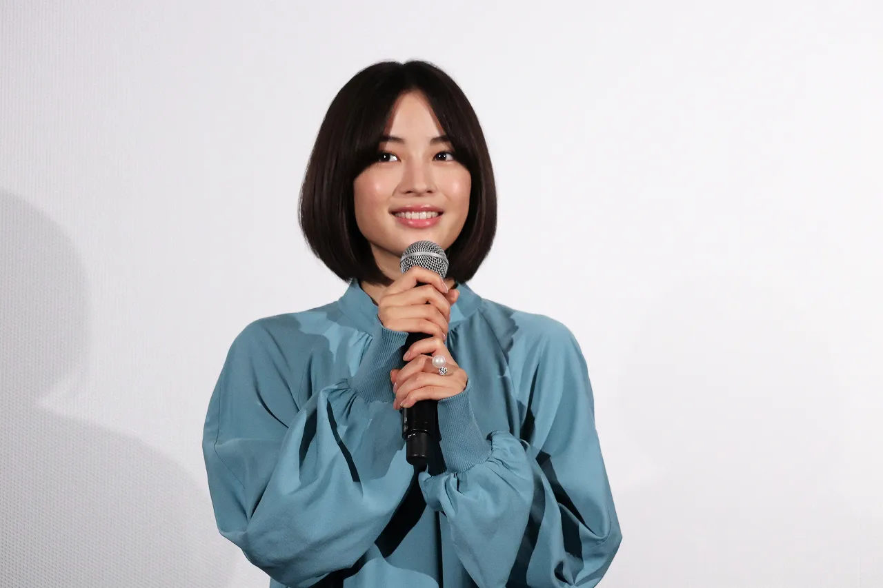 「SUNNY 強い気持ち・強い愛」の女子限定制服試写会の様子