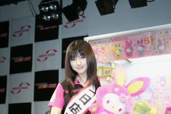 真野恵里菜が1日店長に！　ナムコ限定アミューズメント景品「ハローキティカラフルバニー」発表会