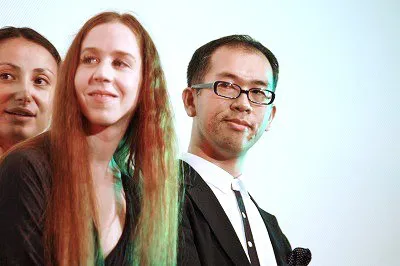 主題歌を歌ったセシル・コルベルと米林宏昌監督(写真左から)