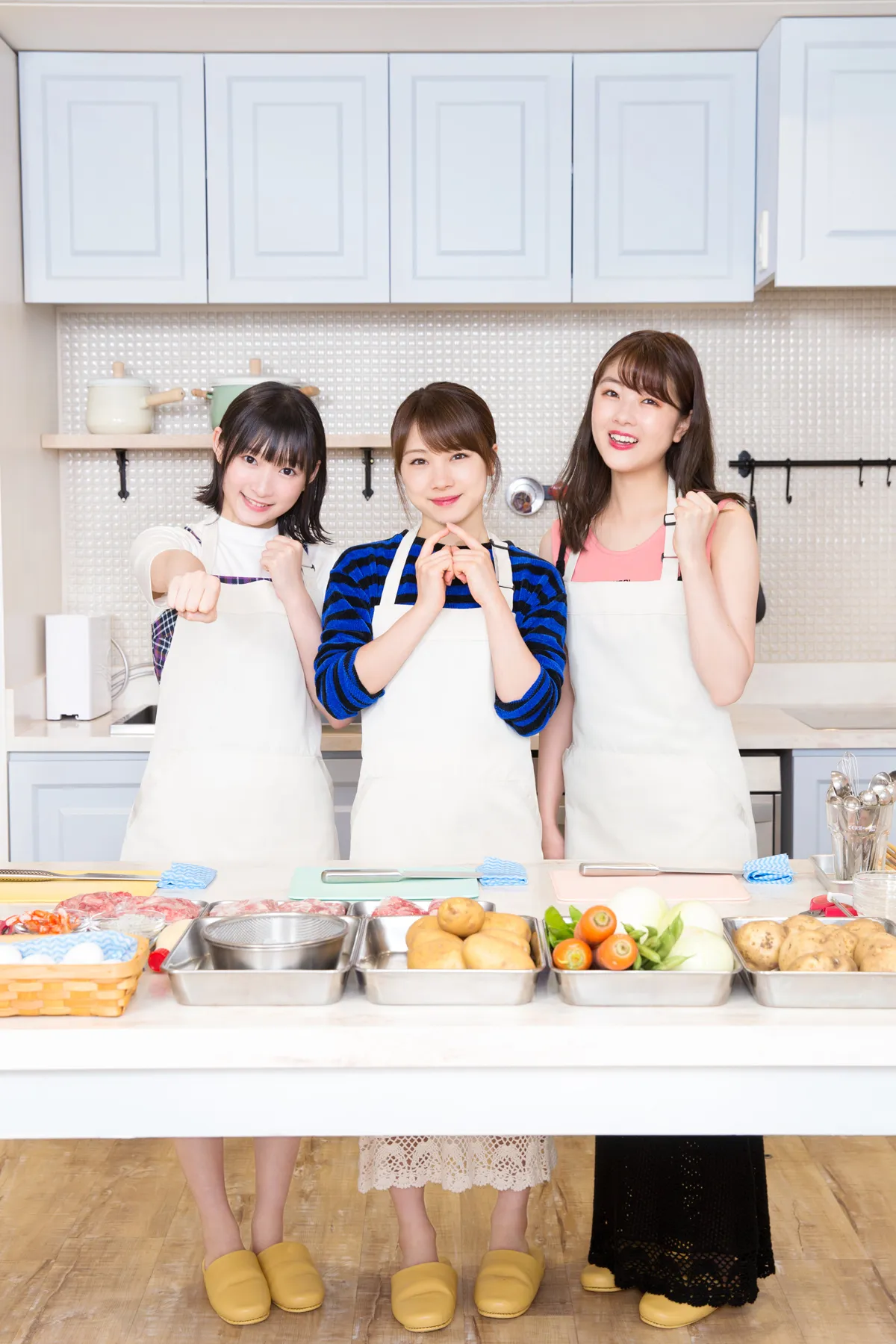 月刊ザテレビジョン10月号には、ハロプロのお料理好き中西香菜(アンジュルム)、石田亜佑美(モーニング娘。’18)、宮本佳林(Juice=Juice)の3人が登場中！