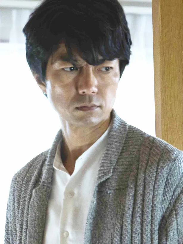 仲村トオルは、被害者少年の父であり弁護士の藤井智康役