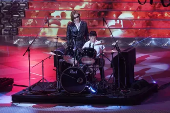 YOSHIKI「希望や勇気をもらった」思い出の武道館で盲目の天才少年とセッション＜24時間テレビリポ＞