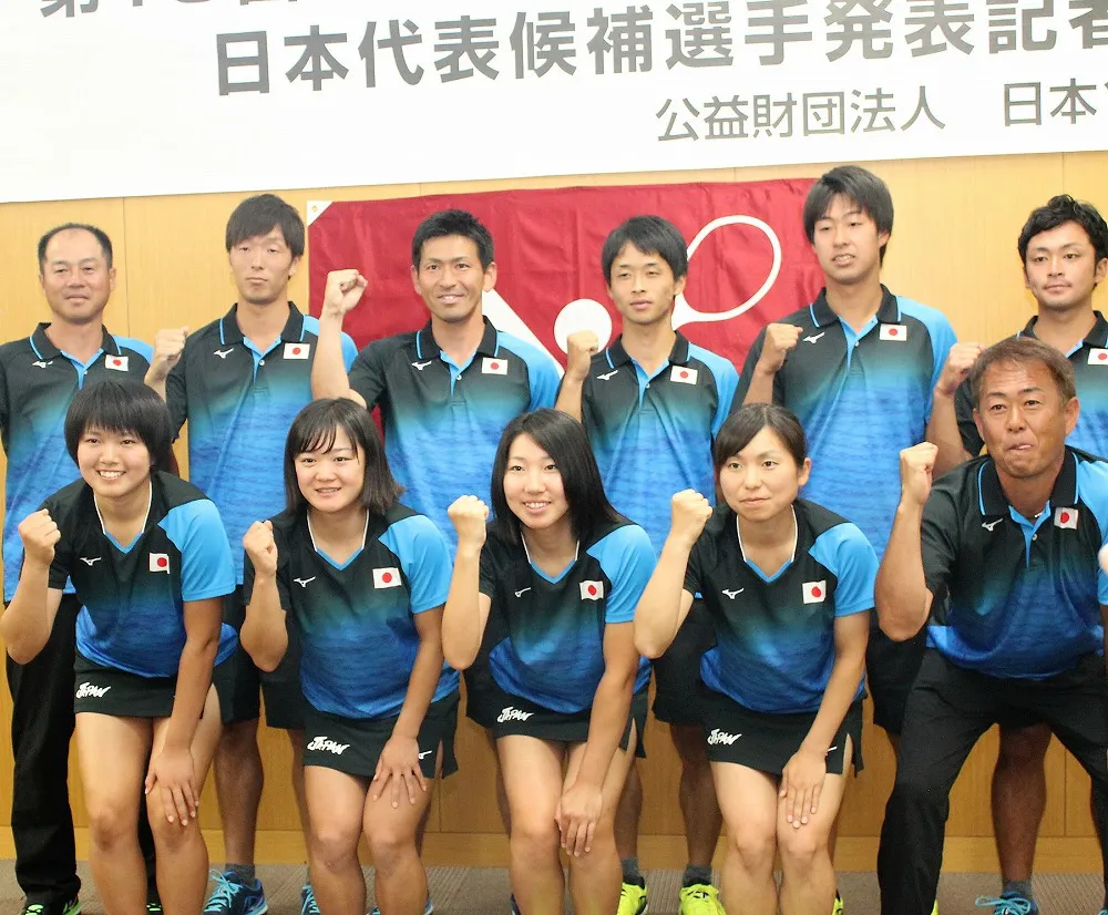 【写真を見る】金メダル奪取を誓う日本代表女子チーム(写真前列)