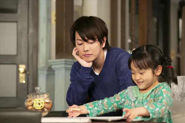 【写真を見る】鈴愛の娘・花野に優しい表情を見せる律。今度は大阪の家族に寄り添うのか…