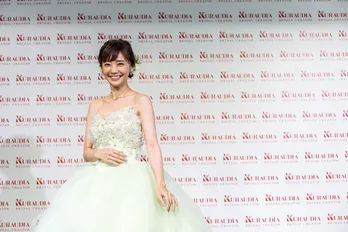 倉科カナがウエディングドレス姿を披露! 「理想のプロポーズは“寝起きのコーヒーを飲みながら”」