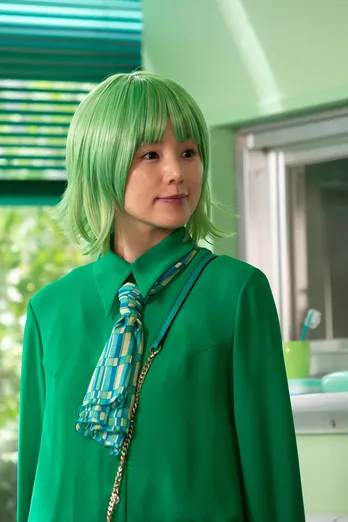 <半分、青い。>有田哲平の妹役・小西真奈美が全身緑の“ぶっとんだ”キャラで登場!