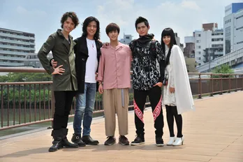 「仮面ライダージオウ」主題歌をAAA・末吉秀太とISSAが担当! 物語には半田健人、村上幸平も登場