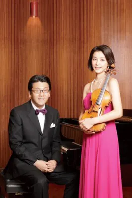 軽部真一アナとバイオリニストの高嶋ちさ子(写真左から）