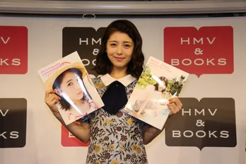 浜辺美波がベトナムでまさかのハプニング!? 「おいしい料理を食べすぎて…」