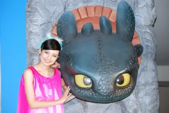 「ちょっとしたことも奇跡！」ベッキー♪♯が映画「ヒックとドラゴン」イメージソングを披露！　