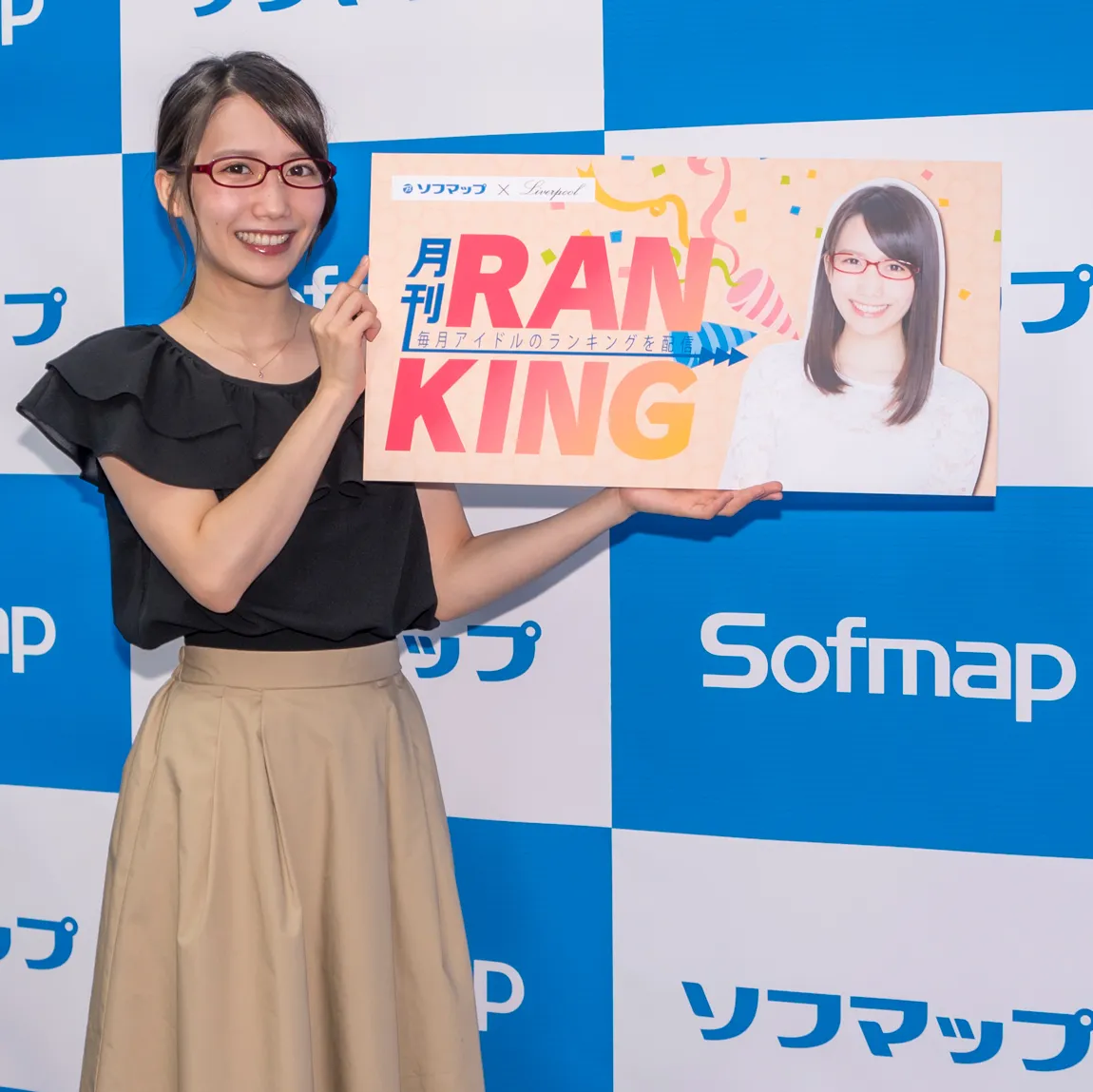 「月刊 RANKING」囲み取材に登壇した加藤里保菜