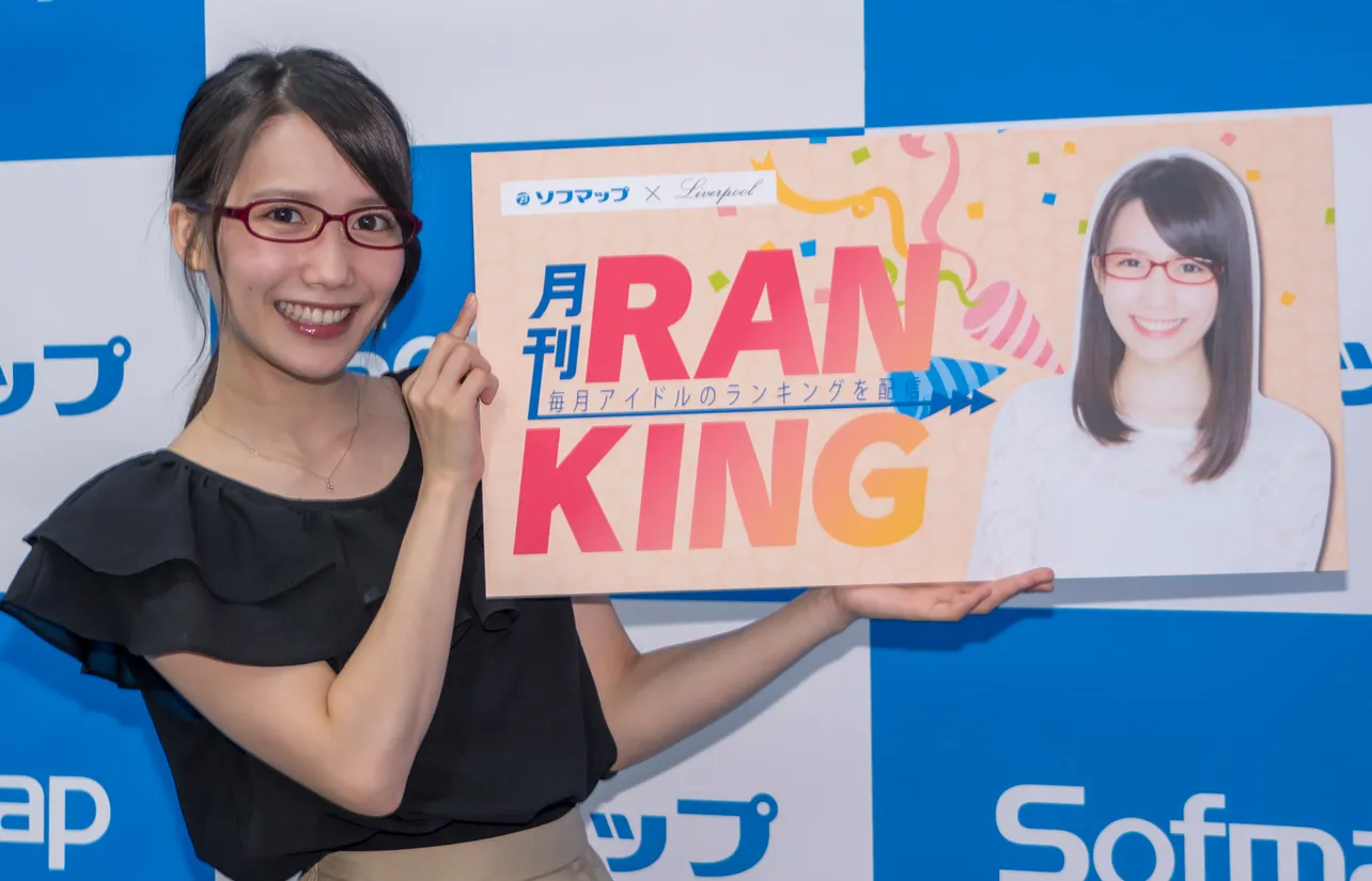 「月刊 RANKING」囲み取材に登壇した加藤里保菜