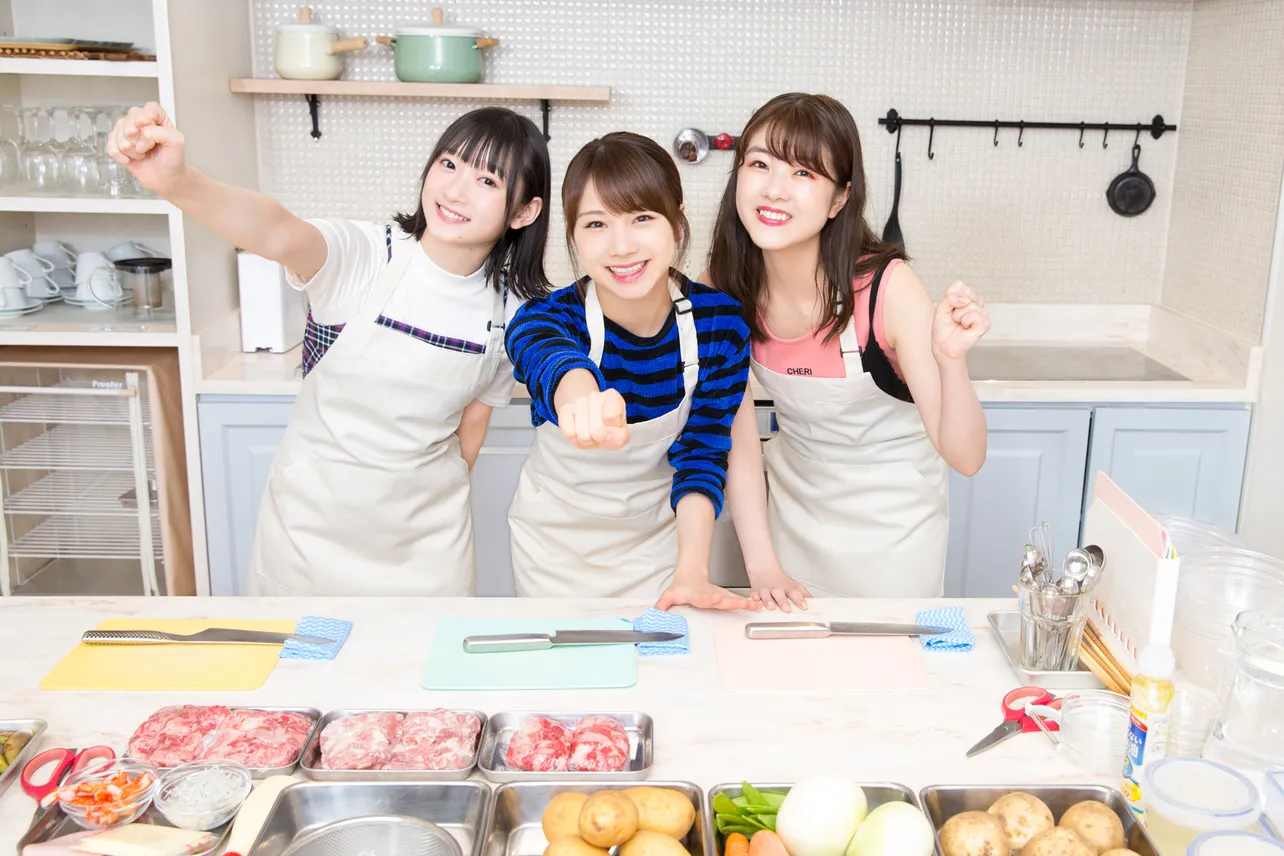 月刊ザテレビジョン10月号には、ハロプロのお料理好き中西香菜(アンジュルム)、石田亜佑美(モーニング娘。’18)、宮本佳林(Juice=Juice)の3人が登場中！