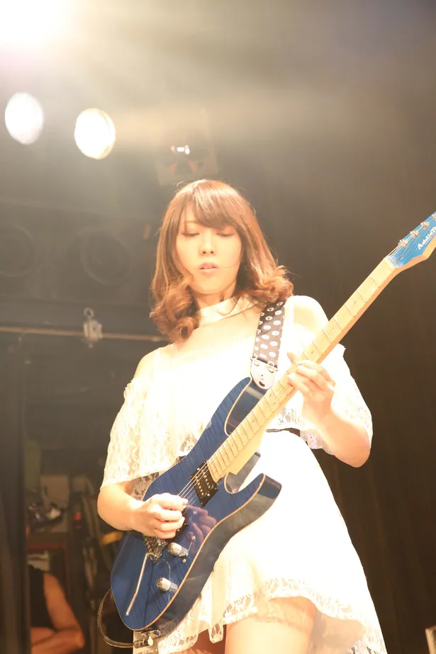 コスプレも注目の美人ギタリスト 宮澤茉凜 メタリカ からの音楽ルーツ やなみん 神推しまでを語る 1 3 芸能ニュースならザテレビジョン