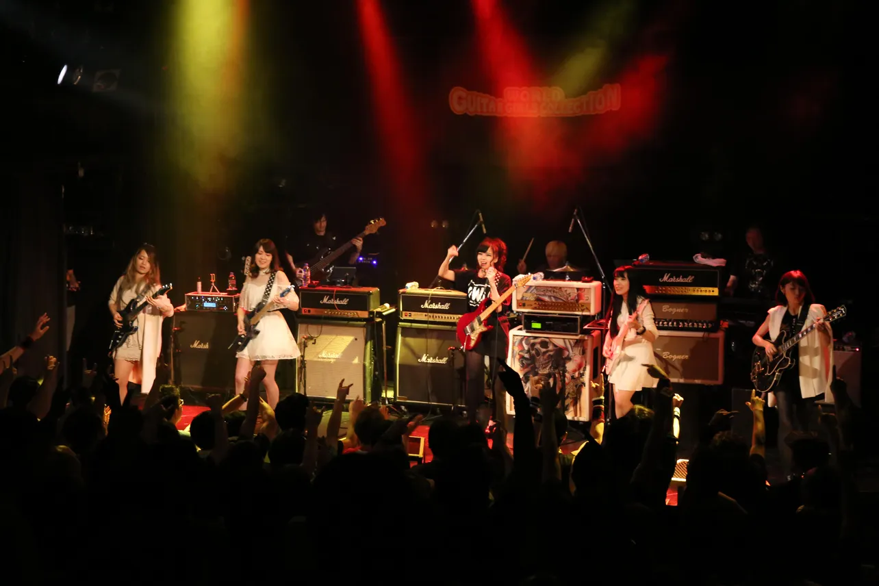 Mary’s BloodのSAKI、Astroveryの AYUMIら5人のギタリストが競演した「WGGC」。洋楽ファンには高まるナンバーが次々と披露された
