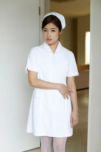 現役看護師グラドル稲垣彩夏、特技は「採血、点滴の注射」