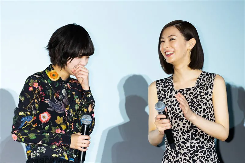映画「響-HIBIKI-」の舞台挨拶に登壇した平手友梨奈と北川景子