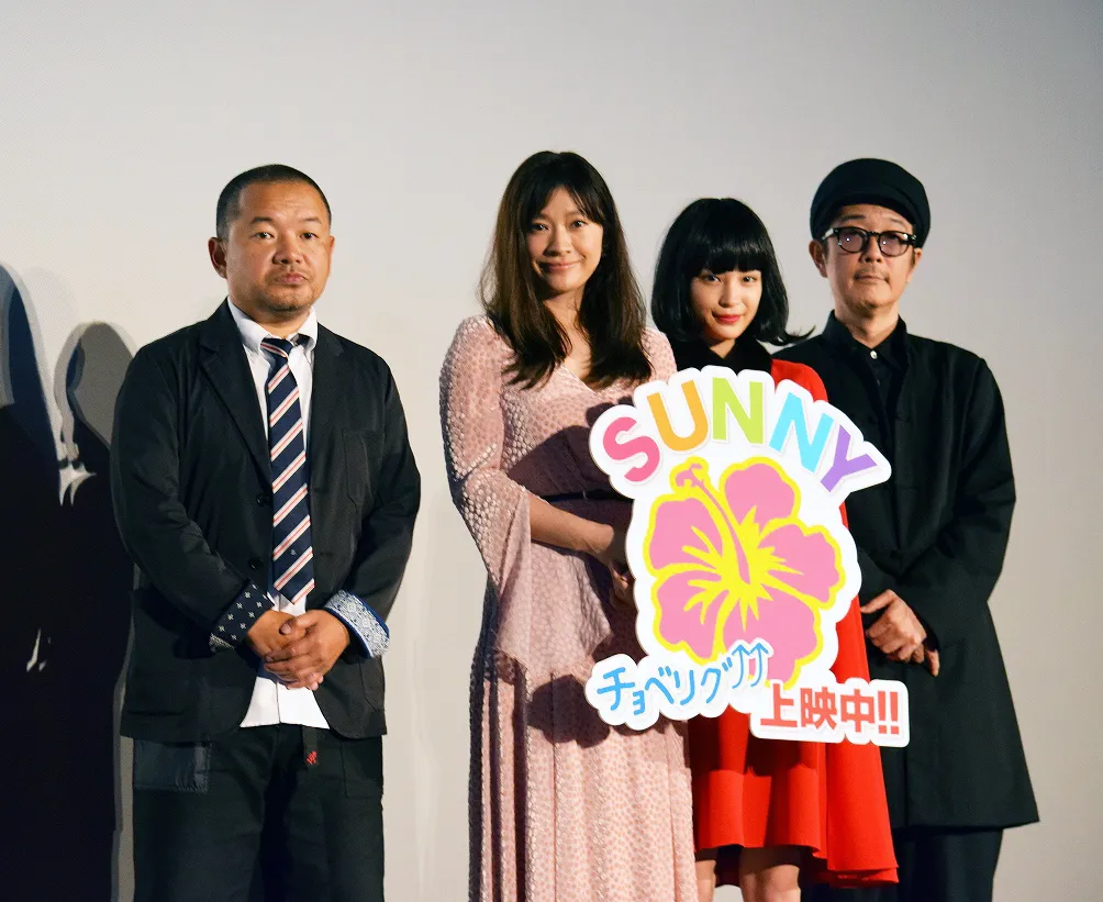 「SUNNY―」舞台あいさつに登壇した大根仁監督、篠原涼子、広瀬すず、リリー・フランキー(写真左から)