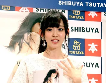 鈴木愛理、白石麻衣らと“美女率100%”4SHOT公開で「顔面偏差値高すぎ…!」の声