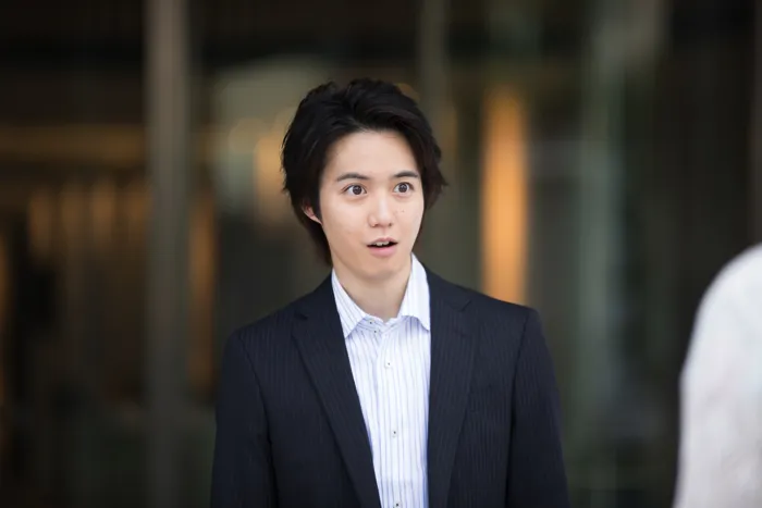 清原翔演じる八代の同僚・長谷川役にはミュージカル「テニスの王子様」 などで活躍する小越勇輝