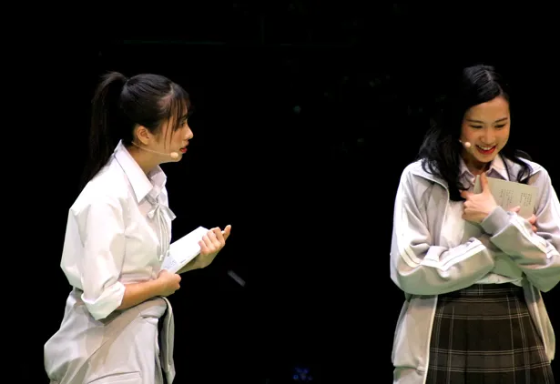佐々木彩夏が演じるのは笹野アヤカと、演劇部部長の高校2年生・渡辺あやか