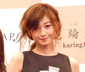 西山茉希、夫・早乙女太一とラブラブ誕生日祝いSHOT投稿! 義妹・島袋寛子の姿も