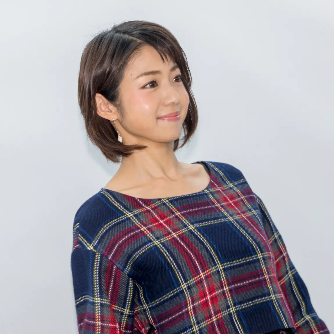 画像・写真 制服姿や体操着で誘惑！中村静香、一人二役に挑戦【グラビア】(13/30) | WEBザテレビジョン