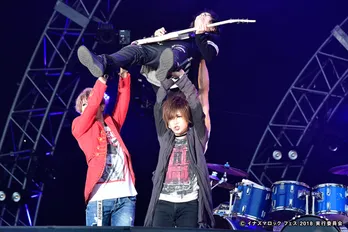 金爆・樽美酒、「HOT LIMIT」風“極細”衣装で登場!会場を爆笑の渦に!!