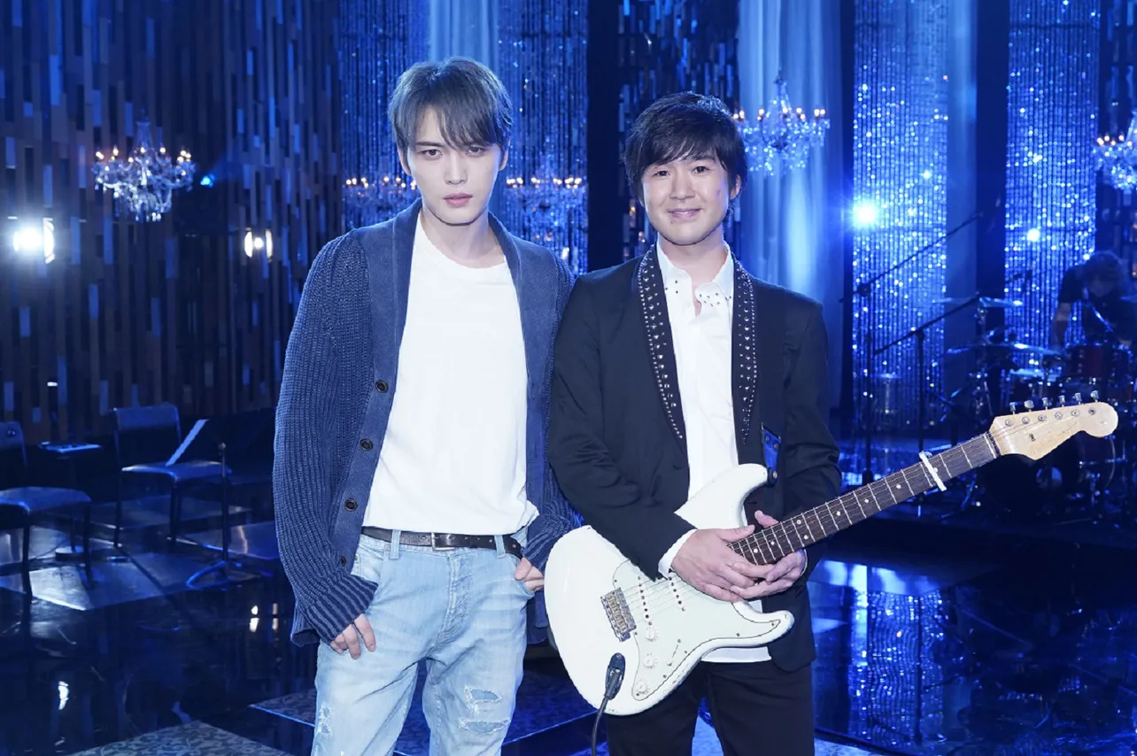 ジェジュンと藤巻亮太は「粉雪」を披露