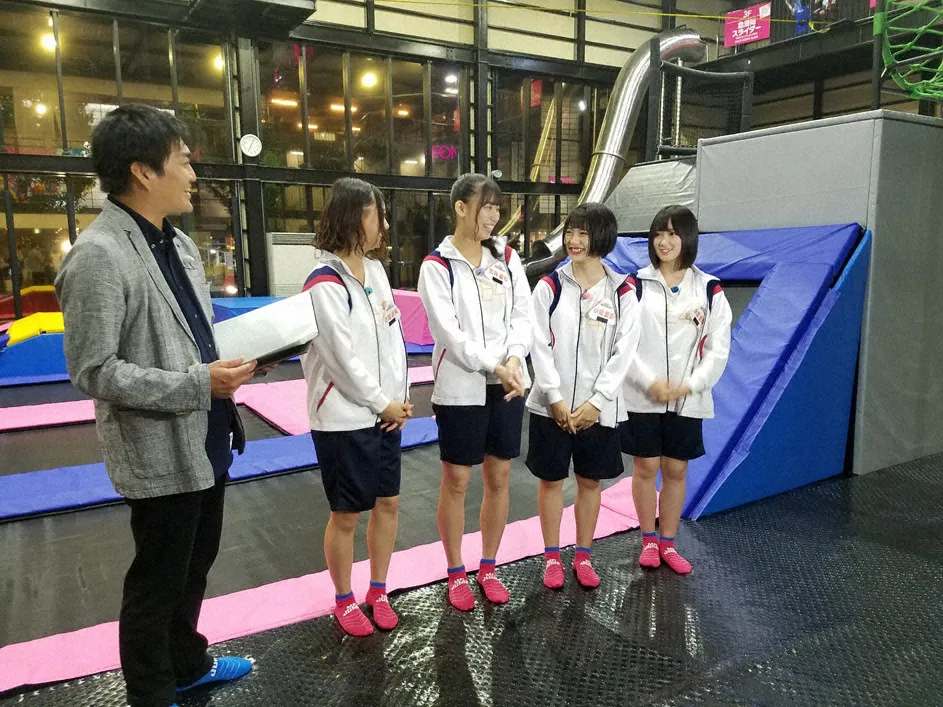 SKE48メンバーが人気の最新スポットで吉村崇と対決