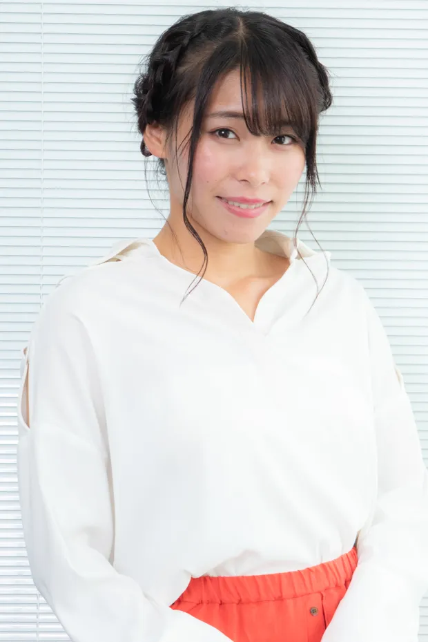 塚田綾香さん(27歳）。BS/CSもチェックするテレビファン。ドラマからアニメまで幅広くカバーする。好きな女優は新垣結衣、「逃げるは恥だが役に立つ」(TBS系)にハマった。