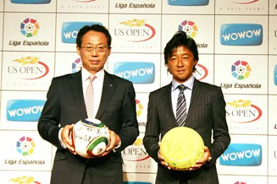 岡田氏（写真左）は「中東のチームからは確かに正式なオファーがあった」と明かした