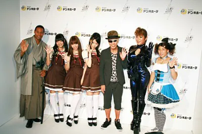 ダンテ・カーヴァー、AKB48・北原里英、河西智美、指原莉乃、テリー伊藤、はるな愛、吉田沙保里選手（写真左から）