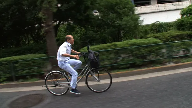 自転車で暴走する桐谷さんの様子