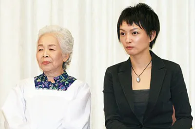 舞台のタイトルにちなみ、サクラについてのエピソードを語る（写真左から）正司花江、赤澤ムック