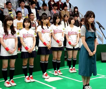 吉川七瀬が別の仕事を優先!? 公開リハでチーム8が“素”を見せる