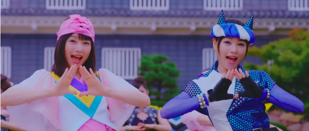 岡山市PR動画でMOMOガールとONIボーイを一人二役で演じた桜井日奈子