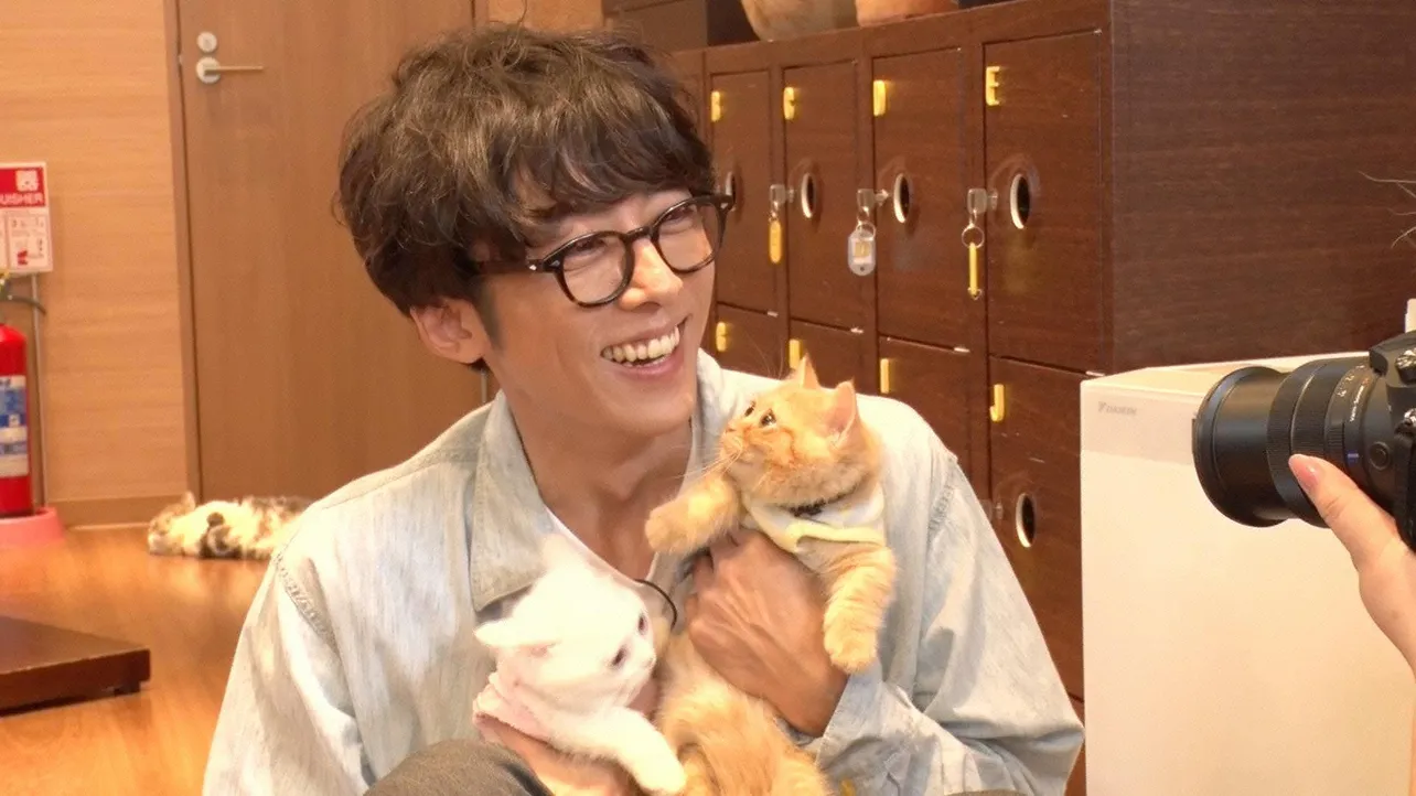 高橋一生が猫に癒やされまくり！
