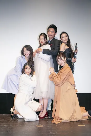 “異色の新人”杉山未央「めっちゃスースーします(笑)」コートの下はハ・ダ・カ