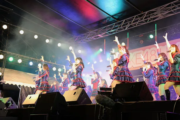 10月14日、SKE48が愛知・蒲郡のラグーナテンボスでライブを行った(写真はM1「無意識の色」)