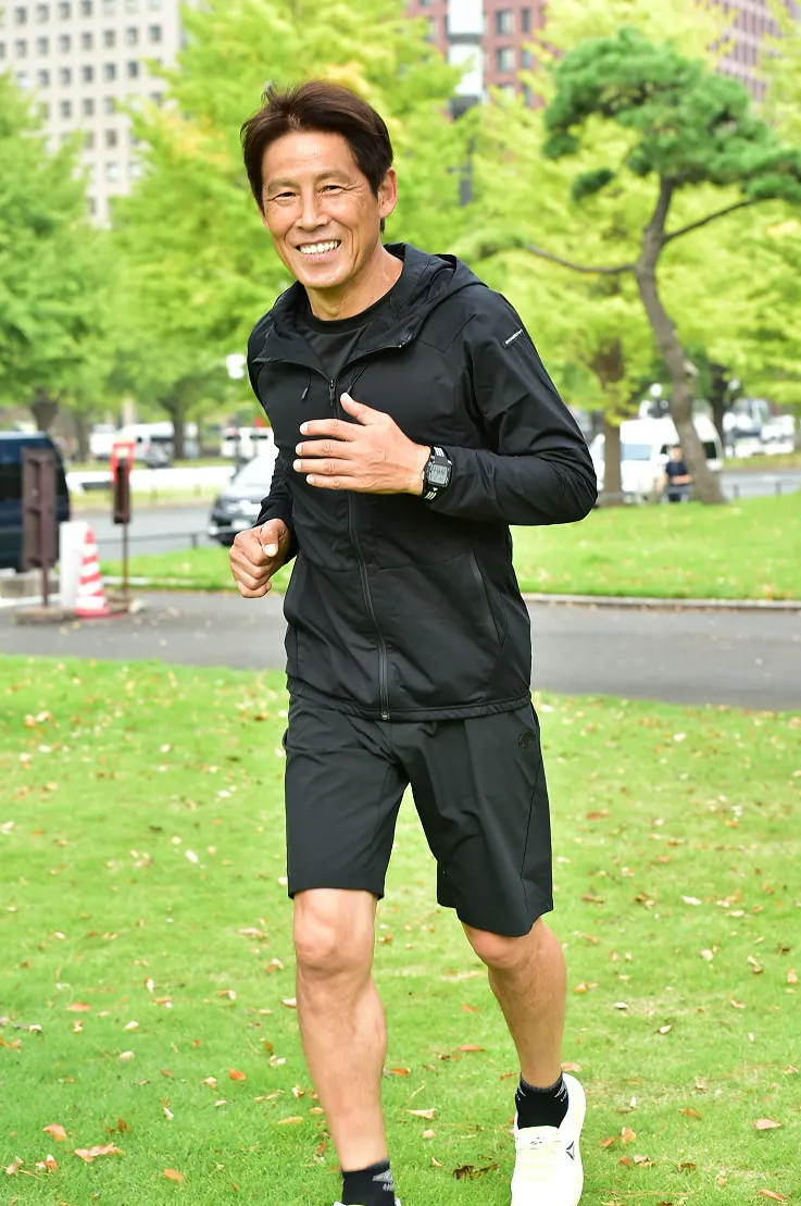 【写真を見る】マラソントレーニングをする西野朗氏