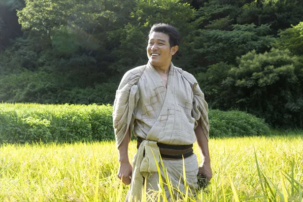 【写真を見る】主役・西郷隆盛(鈴木亮平)は“お腹”も出て、まさに上野公園の銅像のような体型に！