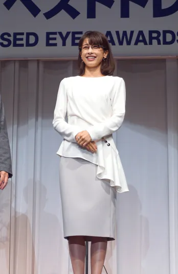 加藤綾子「メガネのイメージ、ないですよね?(笑)」恐縮しながら喜びのコメント!