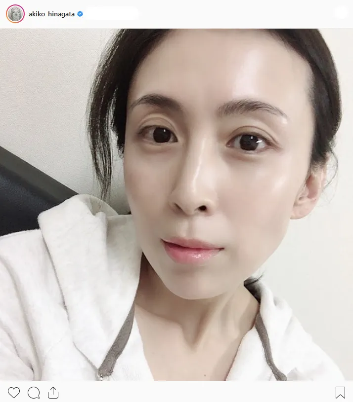 【写真を見る】40歳には見えない雛形あきこのすっぴん姿