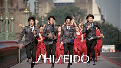「RUN!!!」篇では小栗旬、瑛太、妻夫木聡、三浦春馬（写真左から）がさまざまな人から追い掛けられる
